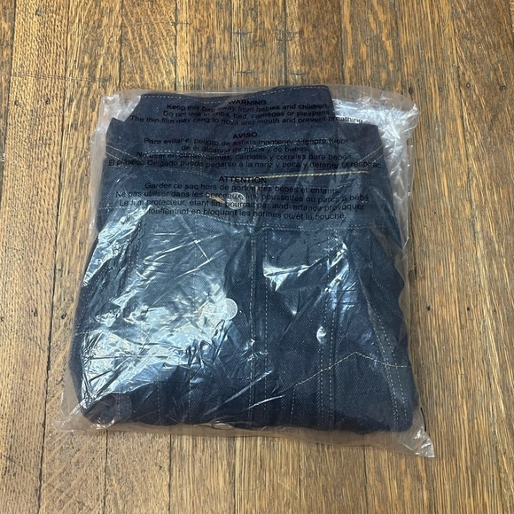 Dark wash Levi’s cropped jean jacket💎 - Picture 10 of 10